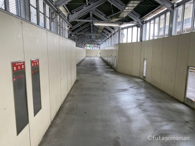 横浜駅みなみ東口通路